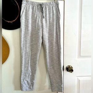 Lululemon we are from space size 6 joggers